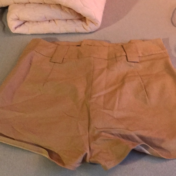 Fashion Nova’s On Location Cargo Shorts - Picture 2 of 2